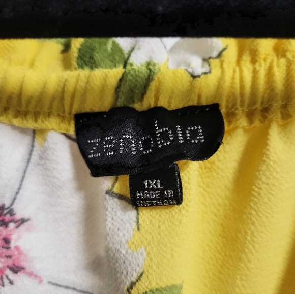 Zenobia - Floral Yellow Side Tie Off-Shoulder Crop Top - Size 1X - Picture 2 of 6